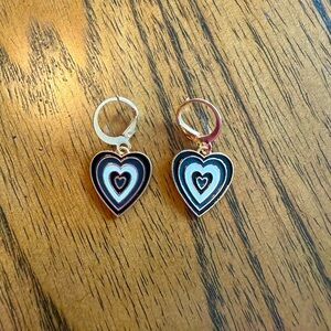 ☮️ NEW Retro Y2K Heart Hoop Earrings – Black White Enamel Drop Dangle Jewelry